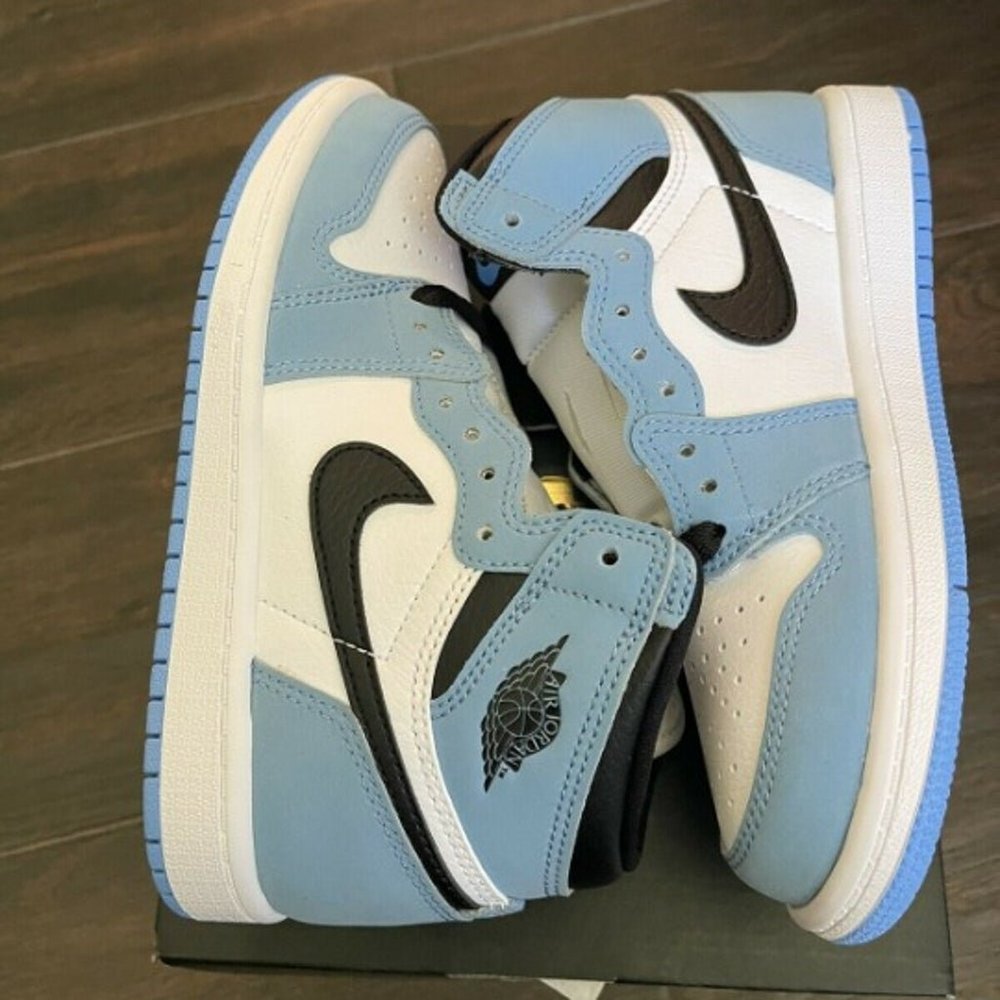 Air Jordan 1 Retro High OG University Blue